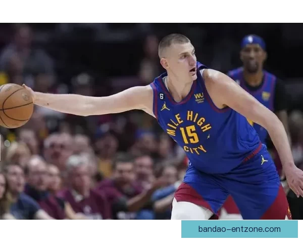 约基奇轻拍文班胸脯引热议双方回应再约对决约老师称其或改变篮球未来格局