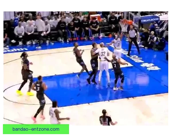 内姆布哈德球鞋被踩掉后迅速捡起举高干扰投篮遭判技术犯规